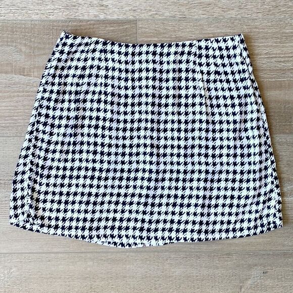 Bread & Butterflies Black & White Houndstooth Sailor Button Crepe Mini Skirt - Picture 4 of 4